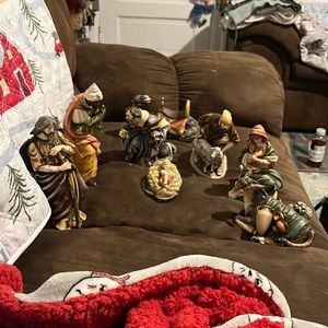 2001 porcelain nativity set